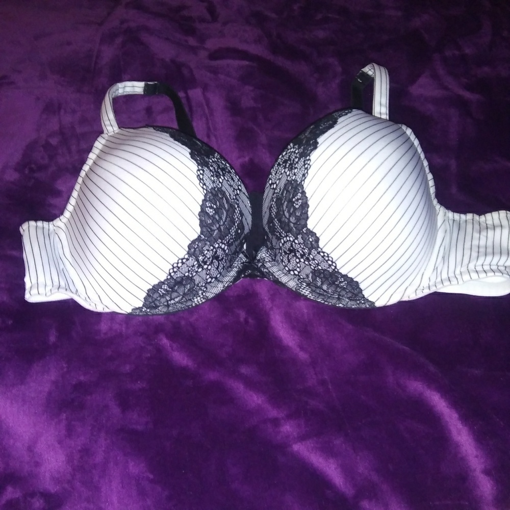 Cacique Black/White Lace Smooth Boost Plunge 46C